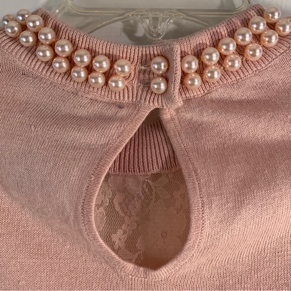 Theodore Twelve Los Angeles Pearl Collar & Lace Short Sleeved Pink Top, Size: M - Picture 4 of 10